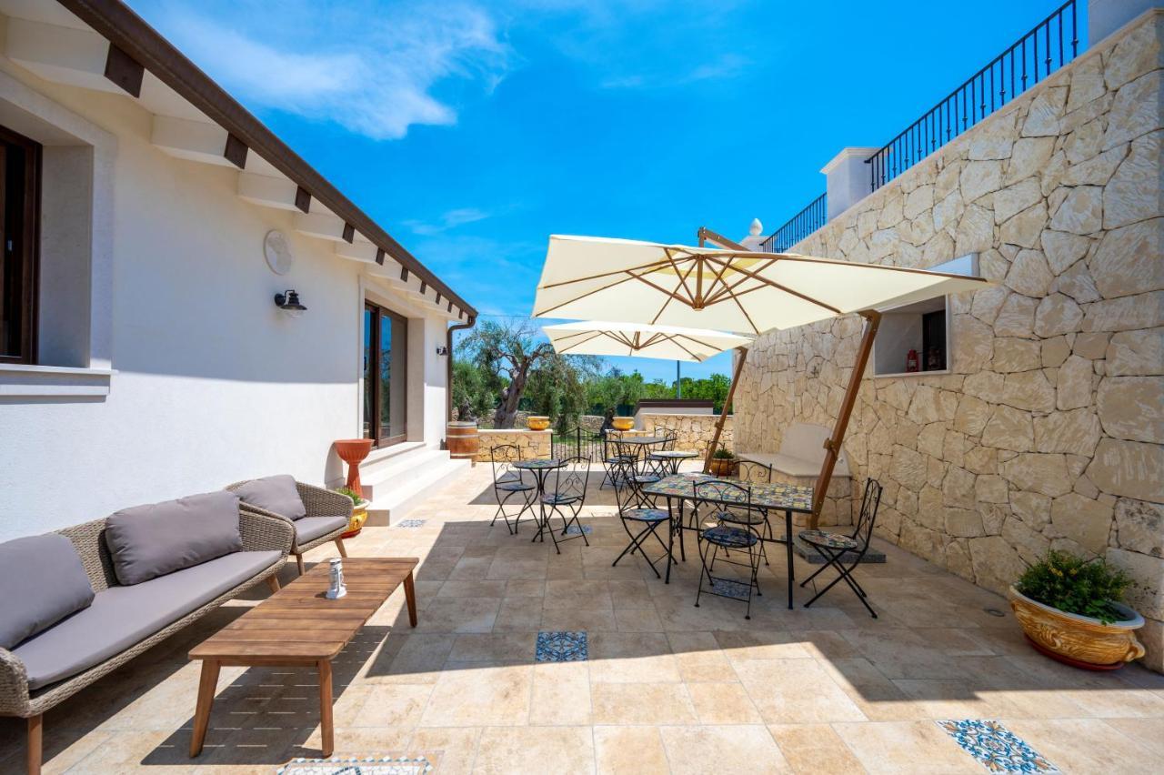 Villa Carmiano Luxury Bedrooms In Avola In The Province Of Syracuse With Spa And Swimming Pool And Wonderful Seaview מראה חיצוני תמונה