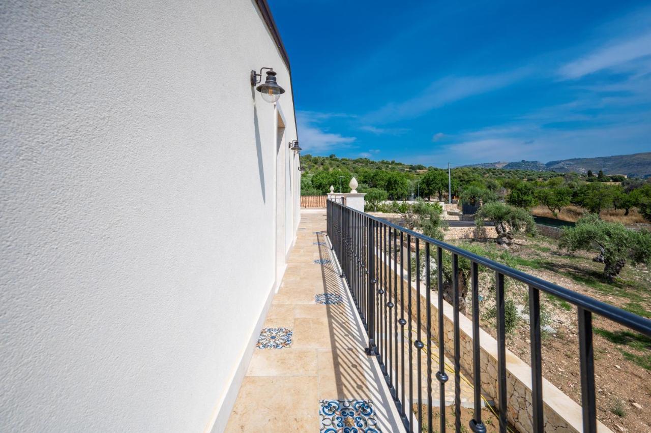 Villa Carmiano Luxury Bedrooms In Avola In The Province Of Syracuse With Spa And Swimming Pool And Wonderful Seaview מראה חיצוני תמונה