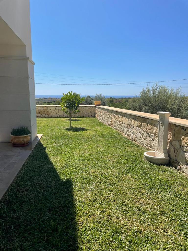Villa Carmiano Luxury Bedrooms In Avola In The Province Of Syracuse With Spa And Swimming Pool And Wonderful Seaview מראה חיצוני תמונה