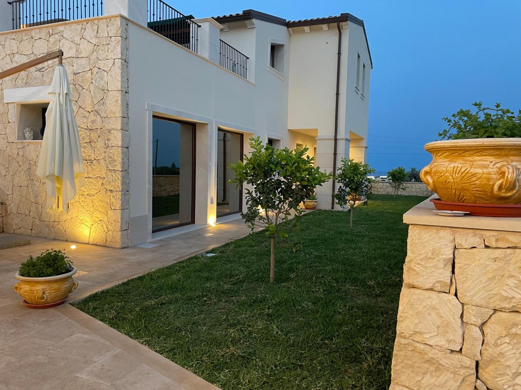 Villa Carmiano Luxury Bedrooms In Avola In The Province Of Syracuse With Spa And Swimming Pool And Wonderful Seaview מראה חיצוני תמונה